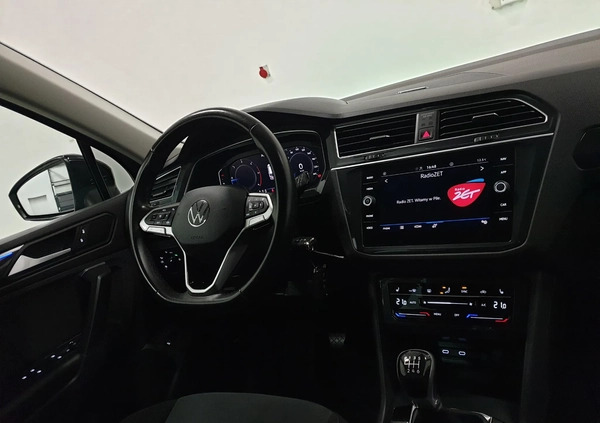 Volkswagen Tiguan cena 124999 przebieg: 126000, rok produkcji 2022 z Debrzno małe 781